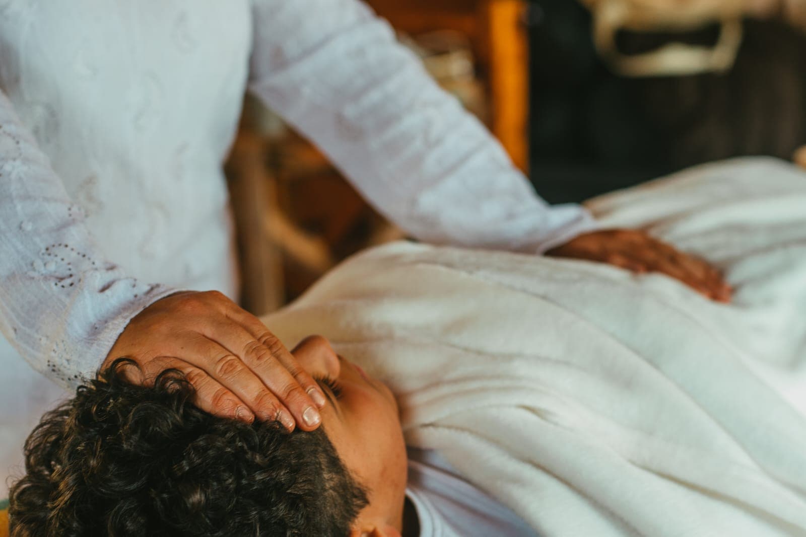 Sesión de Reiki con imposición de manos